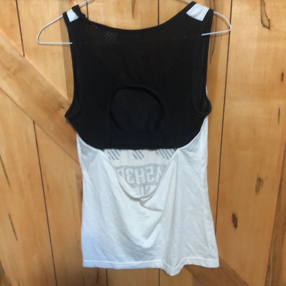 3/$15 Reebok workout top open back small - Picture 3 of 3